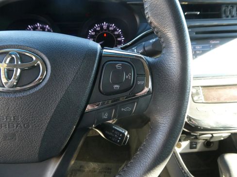 Used 2018 Toyota Avalon XLE image 19