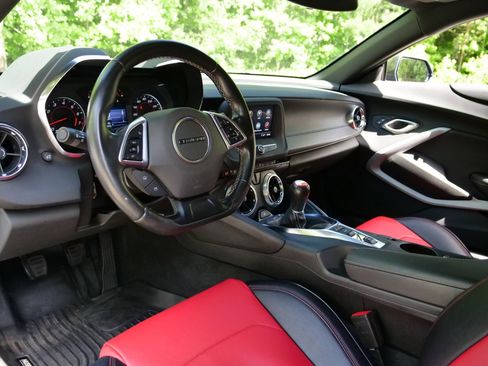 Used 2022 Chevrolet Camaro LT RWD image 2