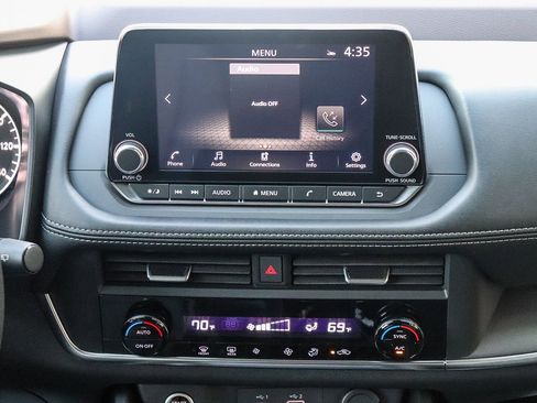 Used 2023 Nissan Rogue SV image 14