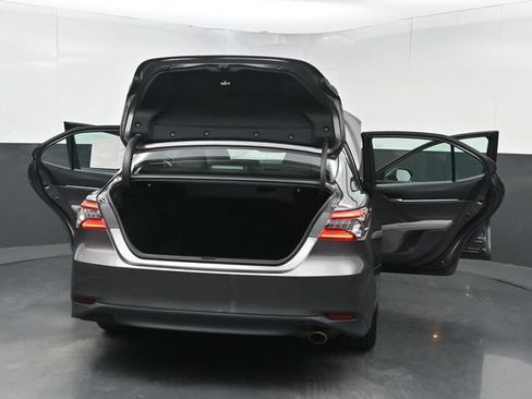 Used 2021 Toyota Camry XLE FWD image 42