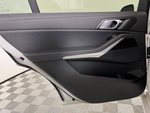 Used 2021 BMW X7 xDrive40i w/ Cold Weather Package image 21