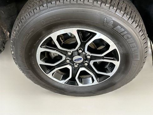 Used 2024 Ford Expedition Max XLT image 11