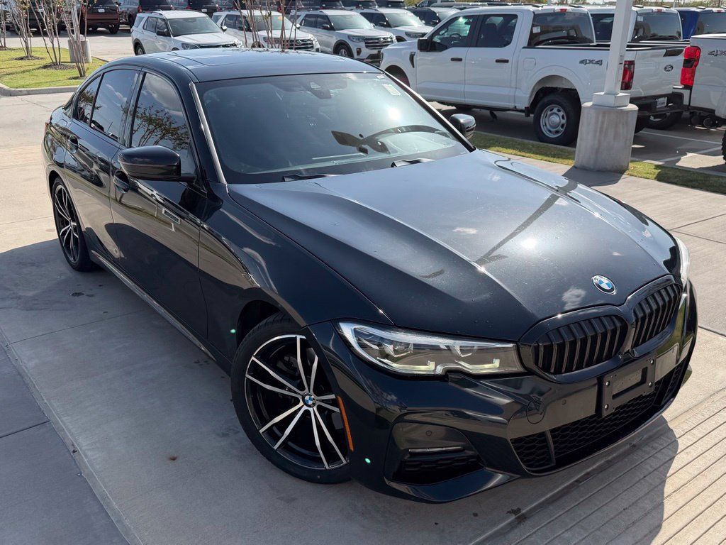 Used 2020 BMW 330i Sedan w/ M Sport Package RWD image 6