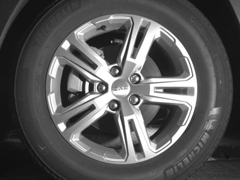 Used 2024 GMC Terrain SLE image 17