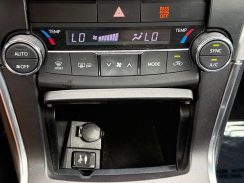 Used 2017 Toyota Camry LE FWD image 19
