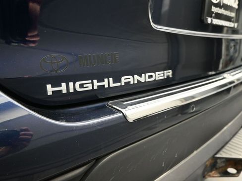 Used 2021 Toyota Highlander Limited image 13