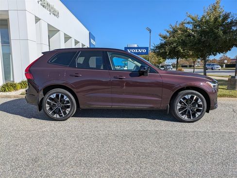 New 2026 Volvo XC60 B5 Ultra w/ Climate Package image 3
