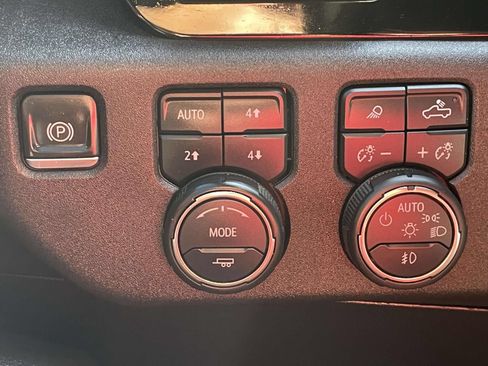 Used 2024 Chevrolet Silverado 2500 LTZ w/ LTZ Premium Package AWD/4WD image 28