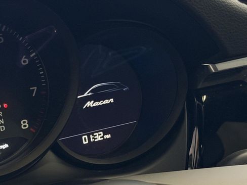 Certified 2022 Porsche Macan image 25