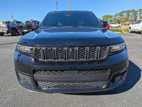 Used 2025 Jeep Grand Cherokee L Limited w/ Luxury Tech Group II image 8