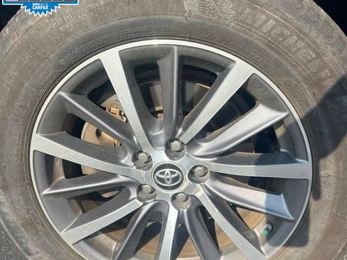 Used 2019 Toyota Highlander XLE AWD/4WD image 12
