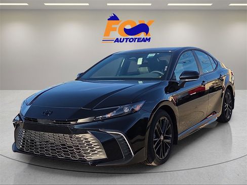 New 2026 Toyota Camry SE image 1