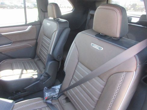 New 2026 GMC Acadia Denali Ultimate image 13