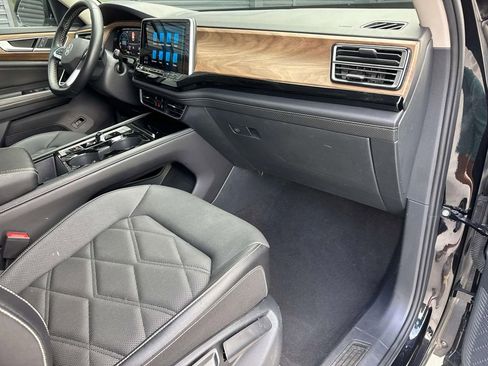 Used 2024 Volkswagen Atlas SE FWD image 17
