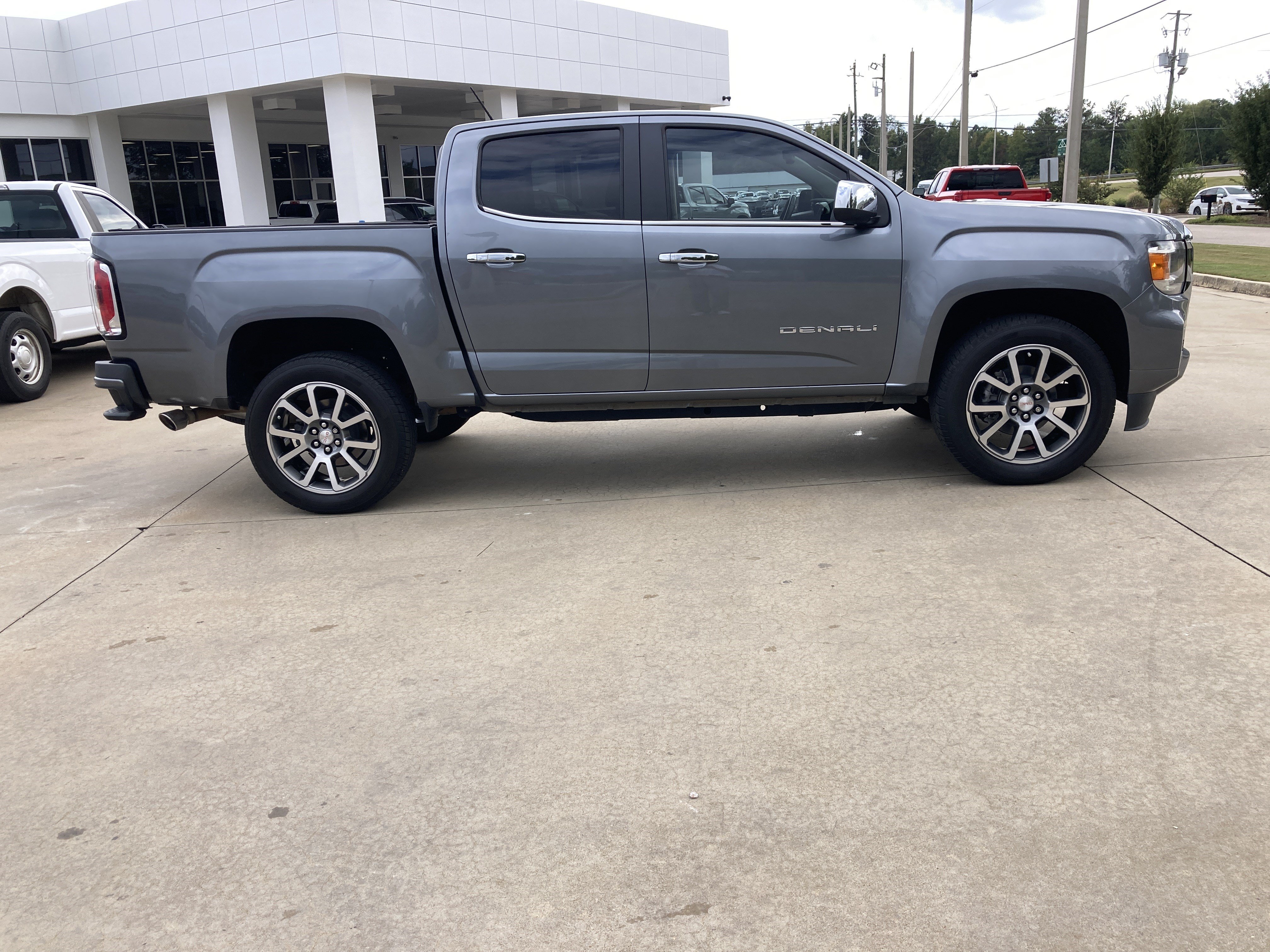 Used 2022 GMC Canyon Denali RWD image 4