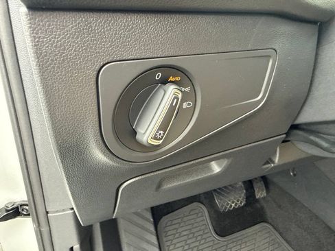 Certified 2024 Volkswagen Tiguan SE AWD/4WD image 18