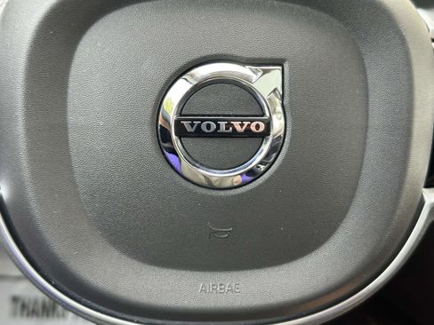 Certified 2022 Volvo XC90 T6 Momentum w/ Climate Package image 24