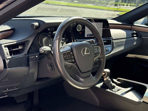 Certified 2025 Lexus ES 350 w/ Premium Package FWD image 24