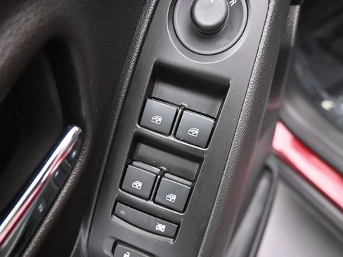 Used 2022 Chevrolet Trax LT w/ LT Convenience Package AWD/4WD image 13
