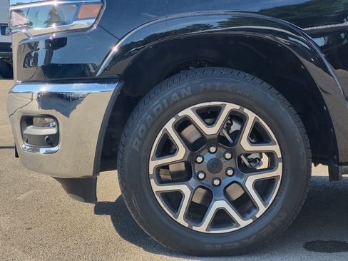 Used 2025 RAM 1500 Laramie AWD/4WD image 9