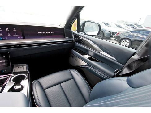 Used 2025 Cadillac Escalade IQ Sport 2 image 10