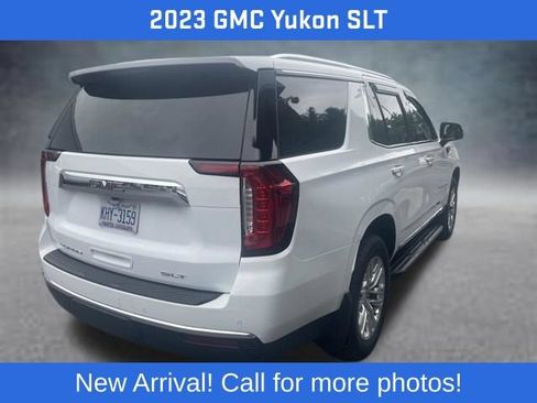 Used 2023 GMC Yukon SLT w/ SLT Luxury Package AWD/4WD image 3
