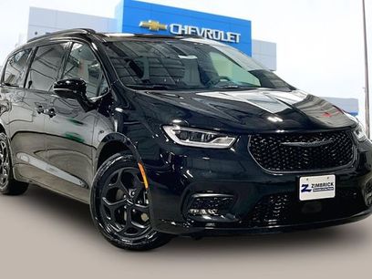 Used 2024 Chrysler Pacifica Premium