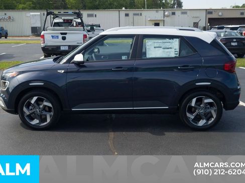 Used 2025 Hyundai Venue Limited image 10