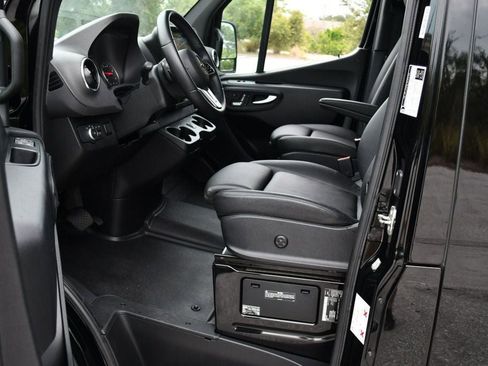 Used 2024 Mercedes-Benz Sprinter 2500 image 43