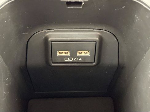 Used 2021 Toyota RAV4 XLE FWD image 30