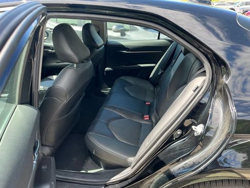 Used 2022 Toyota Camry XLE FWD image 5