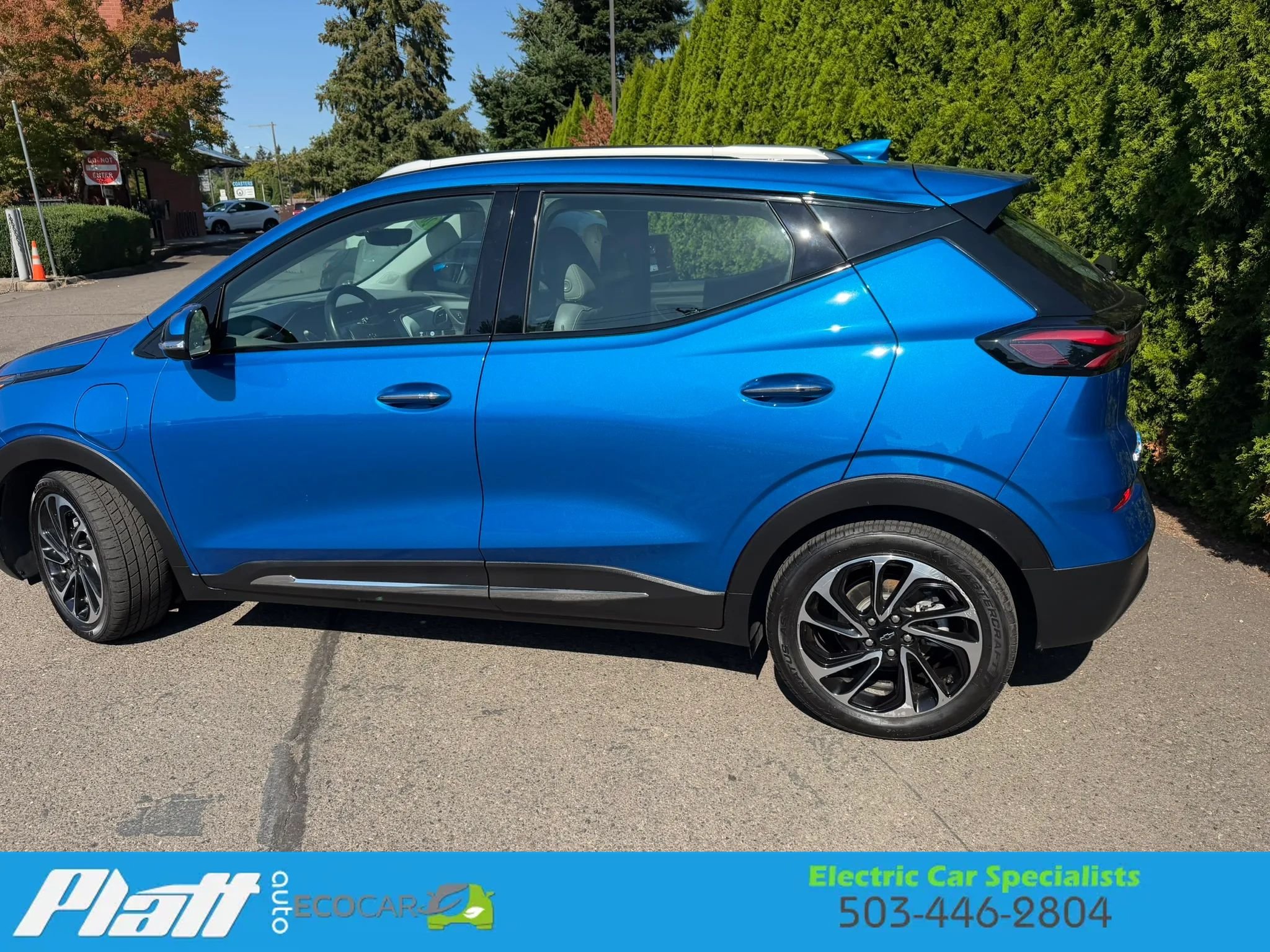 Used 2022 Chevrolet Bolt EUV Premier w/ Sun & Sound Package FWD image 6