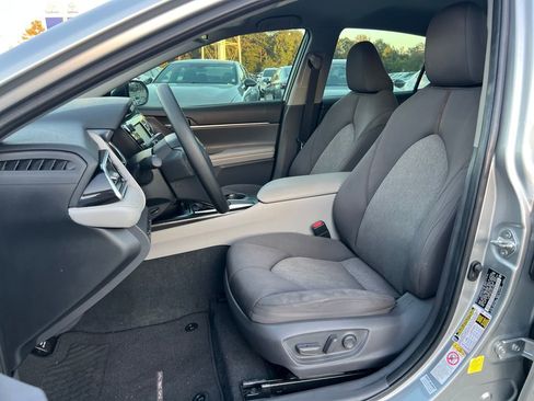 Used 2018 Toyota Camry LE image 12