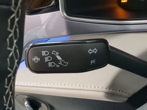 New 2025 Volkswagen Taos SEL image 27