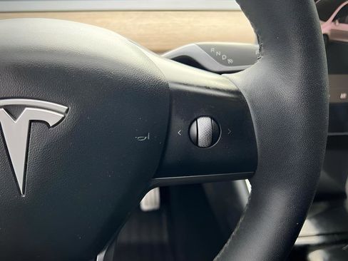Used 2022 Tesla Model Y Long Range image 37