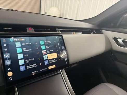 Certified 2024 Land Rover Range Rover Velar Dynamic SE AWD/4WD image 32