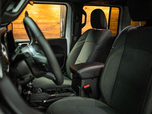 Used 2025 Jeep Wrangler Unlimited Sahara w/ Safety Group AWD/4WD image 9