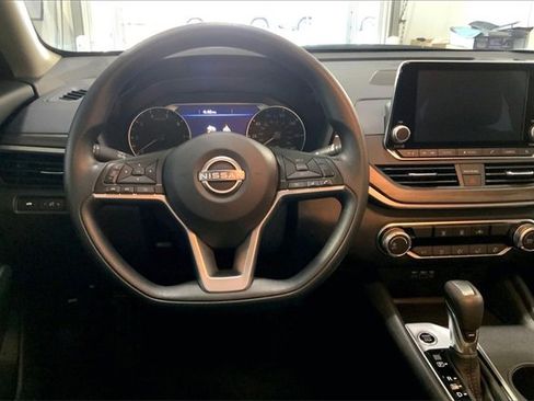 Used 2025 Nissan Altima 2.5 SV image 5