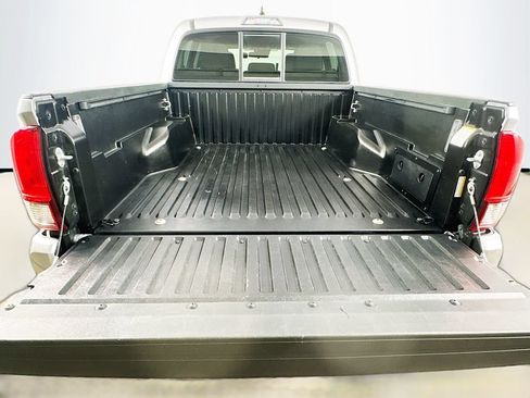 Used 2021 Toyota Tacoma SR AWD/4WD image 29