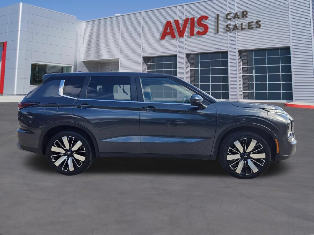 Used 2025 Mitsubishi Outlander SE AWD/4WD image 5