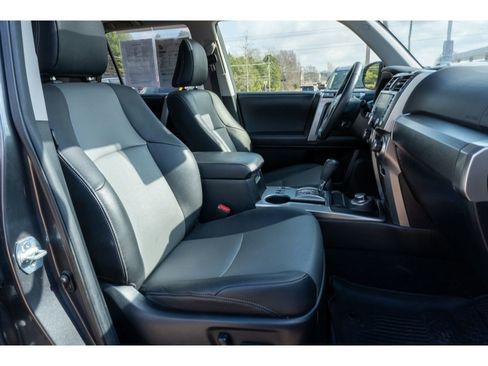 Used 2020 Toyota 4Runner SR5 Premium image 16