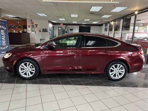 Used 2015 Chrysler 200 Limited w/ Convenience Group image 2