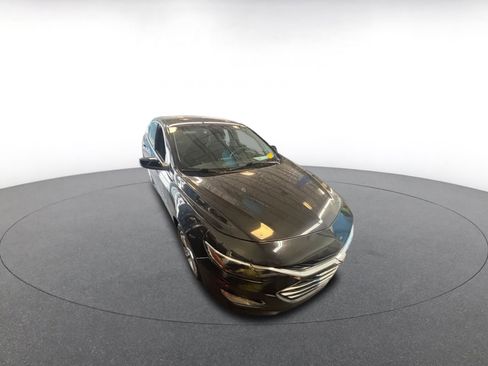 Used 2023 Chevrolet Malibu LT image 2