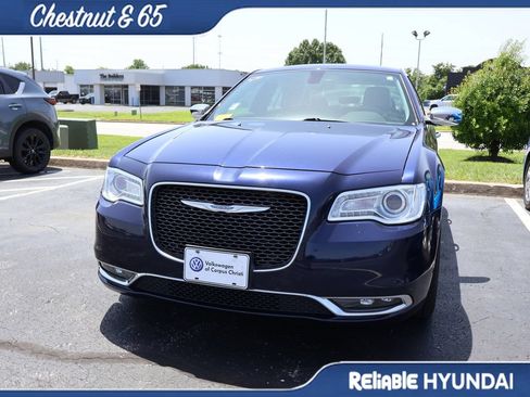 Used 2017 Chrysler 300 C AWD/4WD image 9