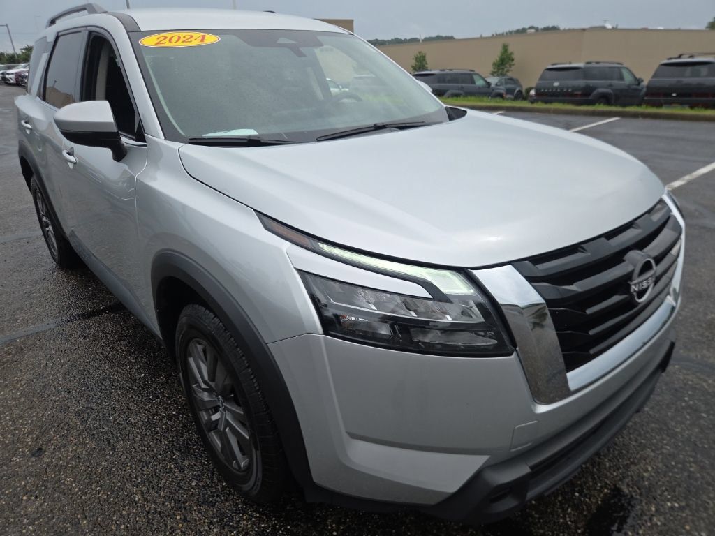 Used 2024 Nissan Pathfinder SV AWD/4WD image 11
