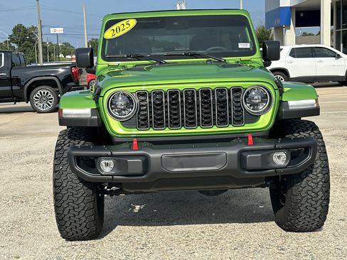 Used 2025 Jeep Wrangler Unlimited Rubicon AWD/4WD image 2