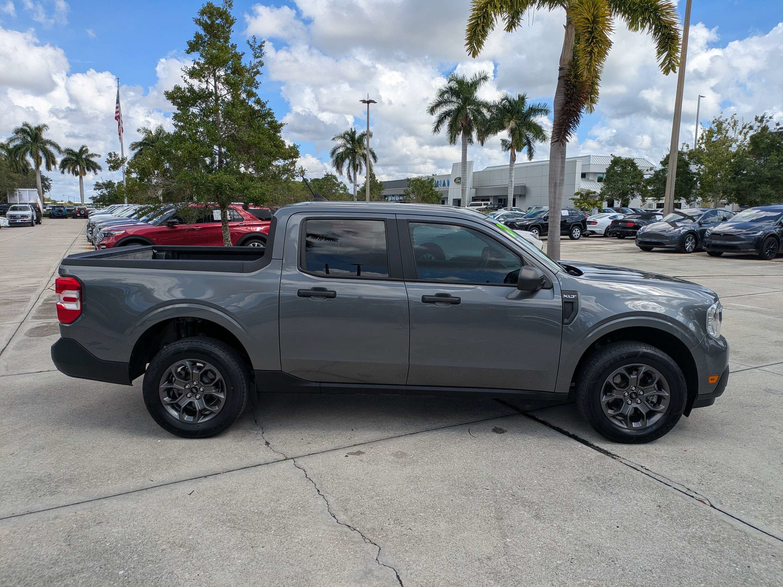 Used 2024 Ford Maverick XLT FWD image 3