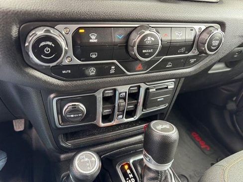 Used 2024 Jeep Wrangler Unlimited Sport AWD/4WD image 23