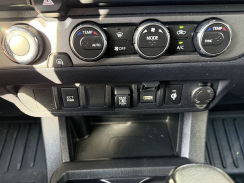 Used 2023 Toyota Tacoma TRD Off-Road AWD/4WD image 27