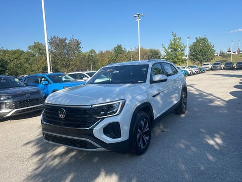 New 2026 Volkswagen Atlas Cross Sport SE image 3